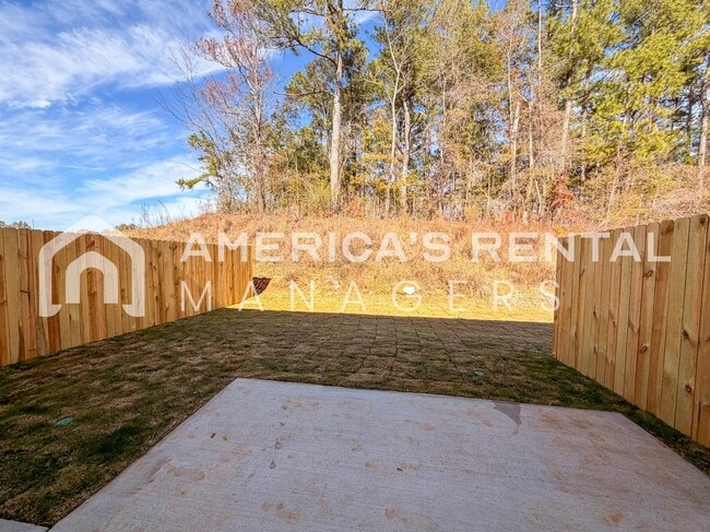 Building Photo - Stylish two level home with open concept l...