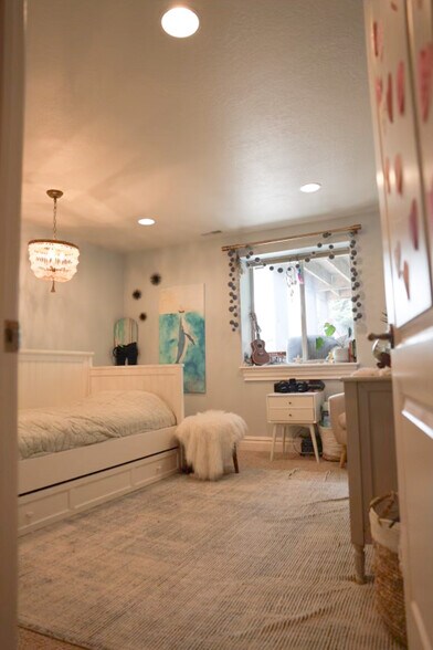 Building Photo - 284 S 550 E