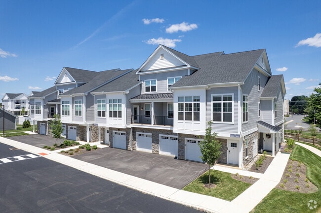 Building Photo - The Villas at Woodmont Valley