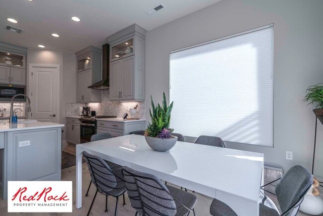 Building Photo - 2 Bedroom Fully Furnished Home In Sun River Community for 55 years and older with a firm 6 Month ...