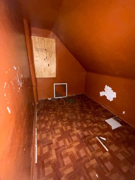 Building Photo - 8116 Pelham Ave