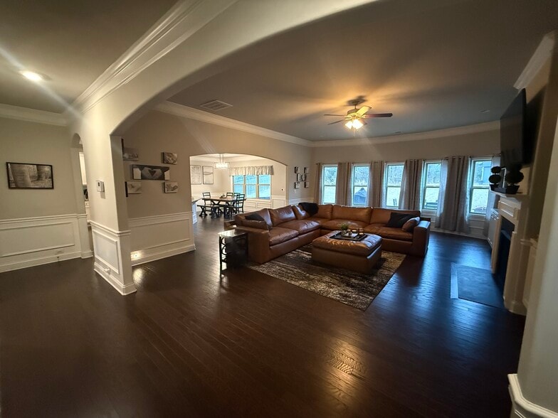 Building Photo - 121 Wild Hickory Cir