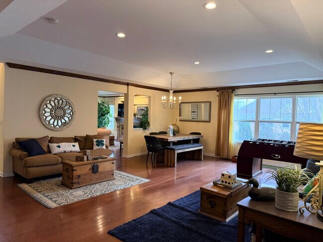 Building Photo - 1804 Crenshaw Cir