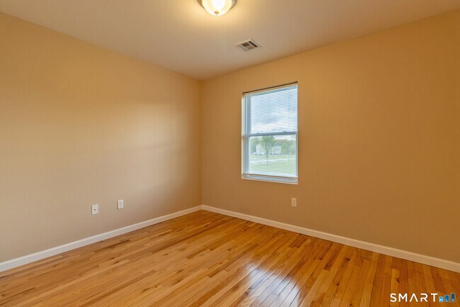 Building Photo - 63 Nature Ave