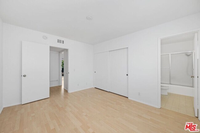 Building Photo - 1646 Palisades Dr
