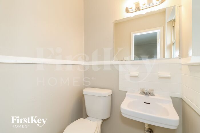 Building Photo - 1407 Gibbins Rd