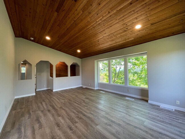 Building Photo - Private Valley Remodeled Home In Damascus 3Bd/2.5Ba with Basement!!! Beautiful Deck with Amazing ...