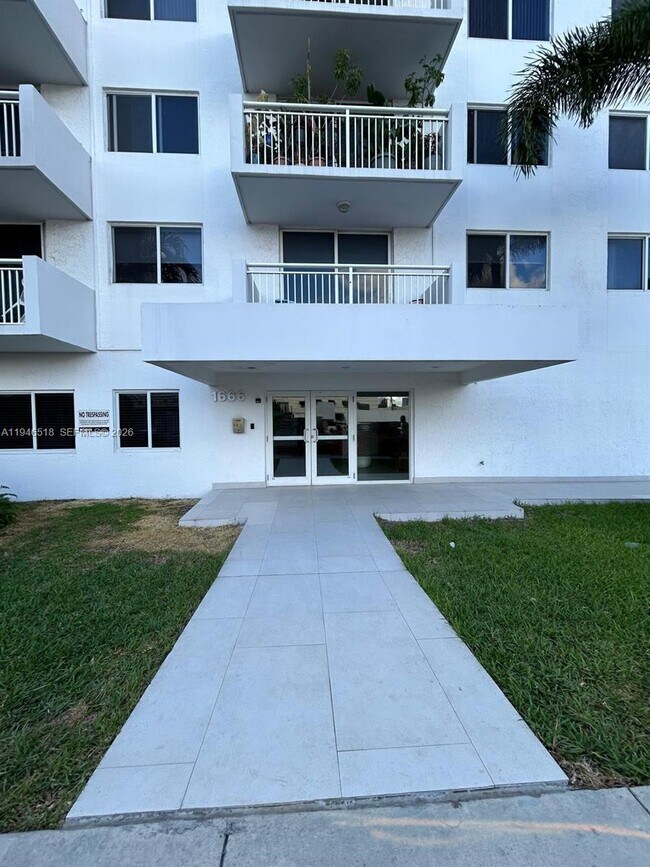 Building Photo - 1666 West Ave