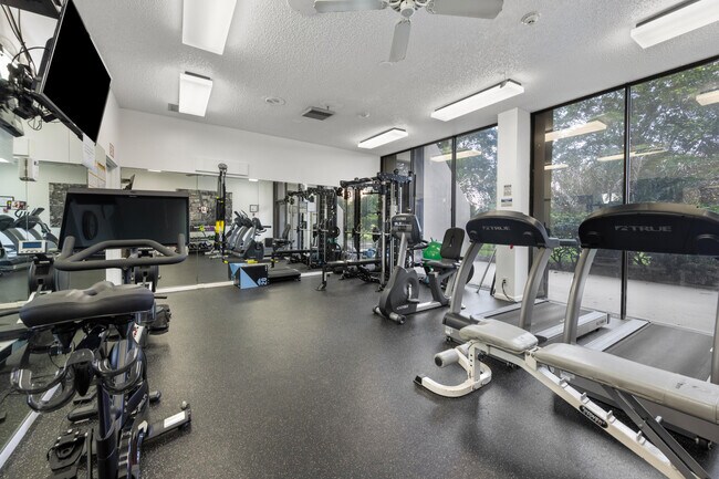 Building Photo - 2450 Presidential Way