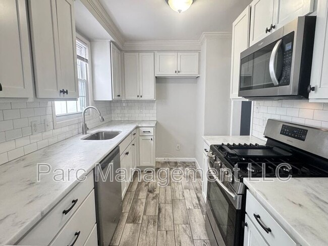 Building Photo - 3565 Phillips Ave