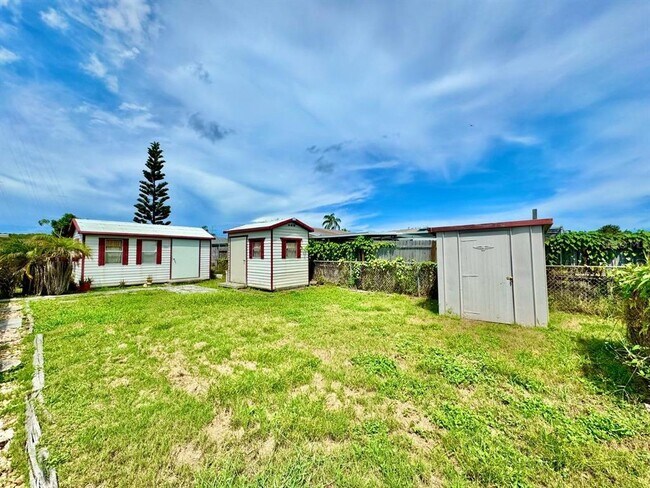 Building Photo - 3131 Roxbury Dr