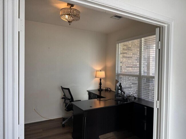 Building Photo - 505 Weizenbock Ln