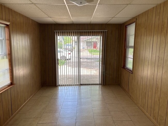 Building Photo - 505 Cardinal Ave