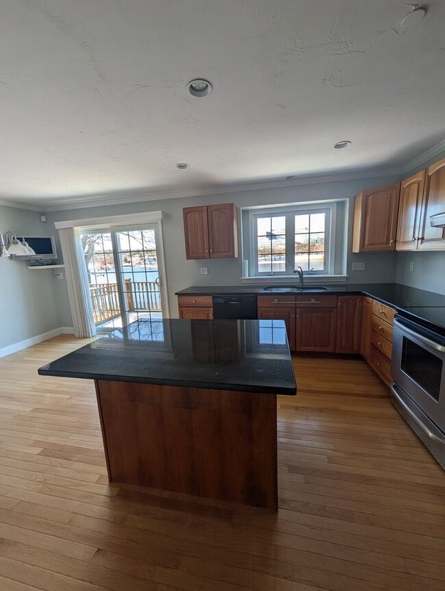 Building Photo - Stunning Lakeside Condo on Lake Quinsigamond – 2 Bed, 2.5 Bath + Garage