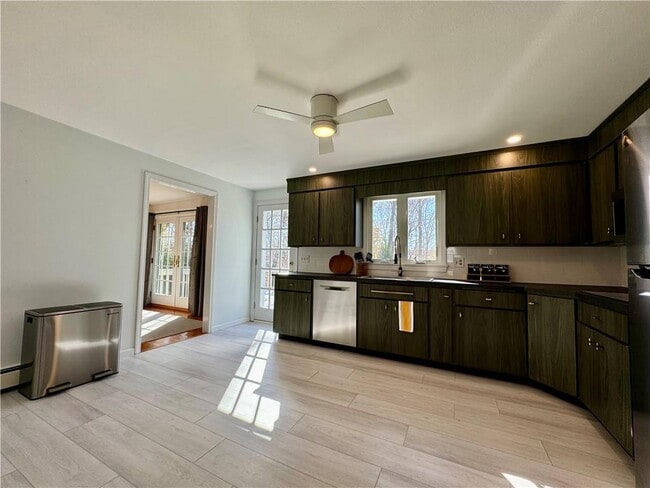 Building Photo - 60 Briar Hill Rd