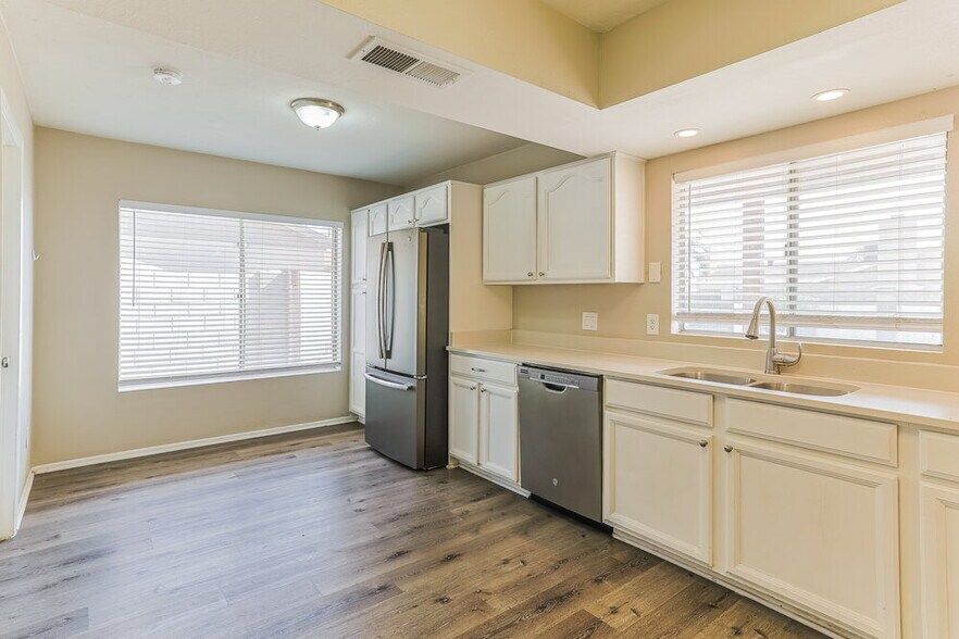 Building Photo - 1307 W Palo Verde Dr