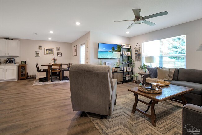 Building Photo - 951 Lovebird Ct