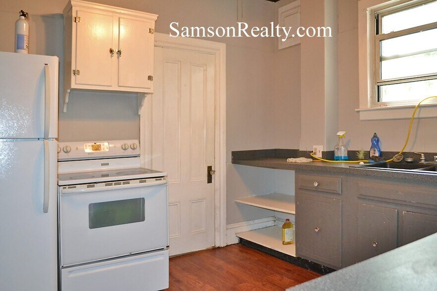 Building Photo - 745 Pleasant St