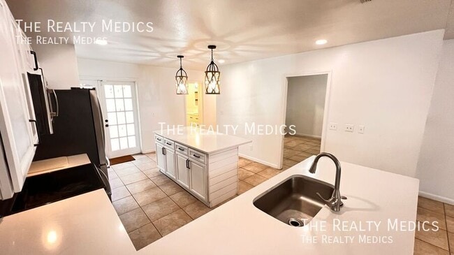 Building Photo - 1009 Alfred Dr