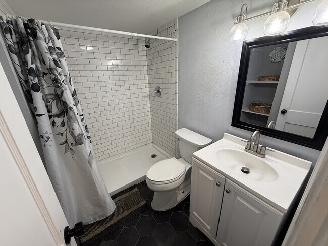 Building Photo - 6899 Jefferson Blvd