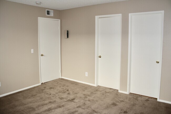 Building Photo - Large 2 Bedroom 2 Bath Condo with 1 Parking Space in Long Beach Coming Soon!