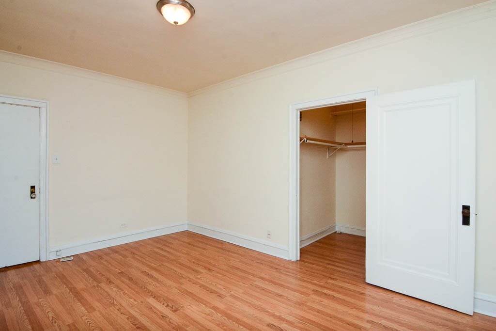 Building Photo - 2530 N Sawyer Ave