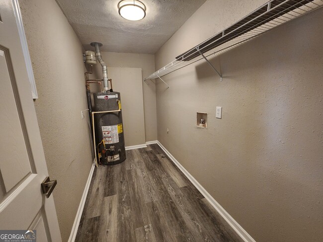Building Photo - 4524 Lasalle Dr