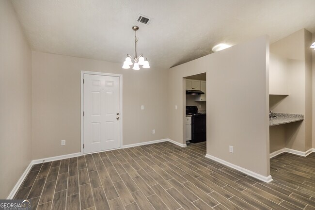 Building Photo - 6096 Creekford Dr