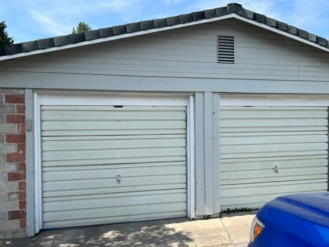 Building Photo - 1613 Hillcrest Dr