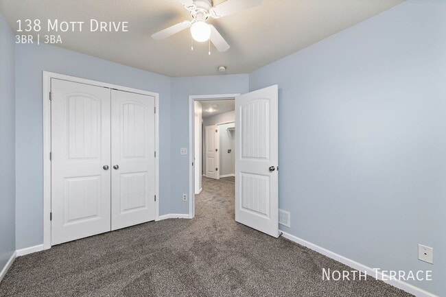 Building Photo - 138 Mott Dr