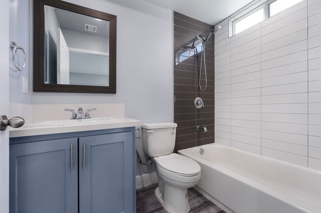 Building Photo - This beautiful and updated 4 Bed / 3 Bath apartment in a prime Boyle Heights location is now avai...