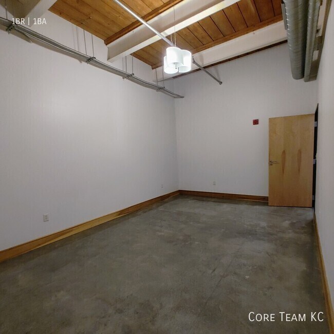 Building Photo - 382 W 22nd St