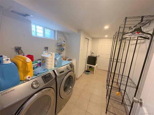 Building Photo - 58-36 Bell Blvd