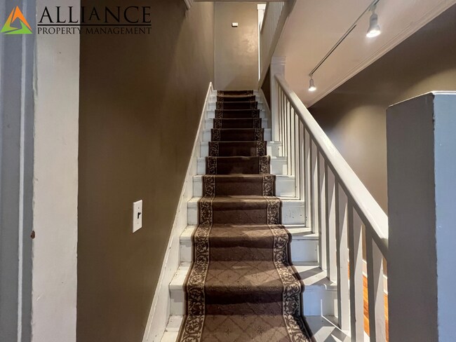 Building Photo - Charming 3 Bed  w/ Bonus Room Home ~ Great Location!