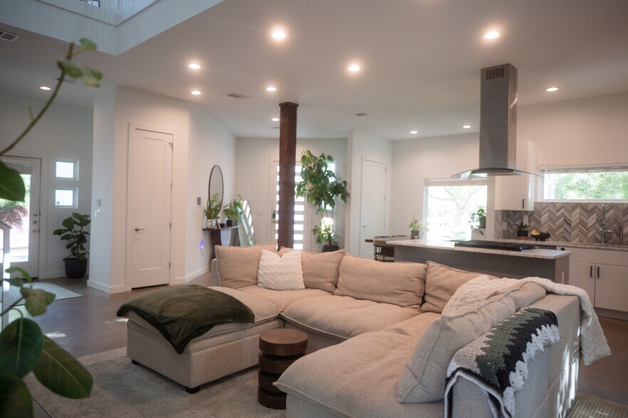 Building Photo - 903 Garden Villa Ct