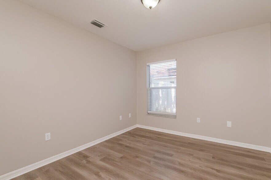 Building Photo - 3720 Hollow Wood Dr