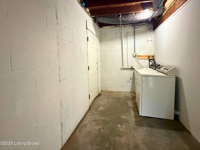 Building Photo - 13714-B N Blakely Ln