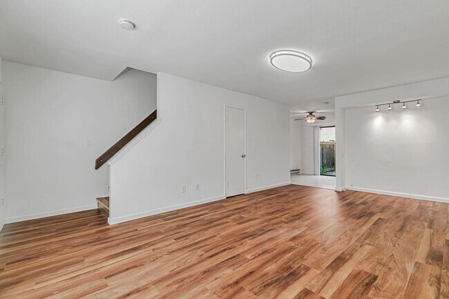 Building Photo - 2BR 1.5BA Condo For Rent – Prime Central F...