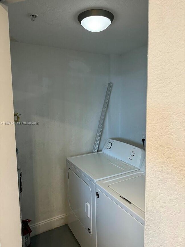 Building Photo - 1830 Radius Dr