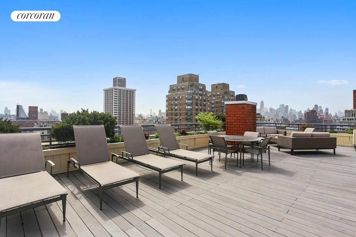 Building Photo - 250 W 89th St