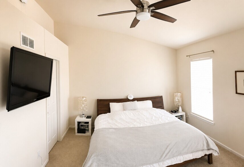 Building Photo - 3081 Promenade Cir