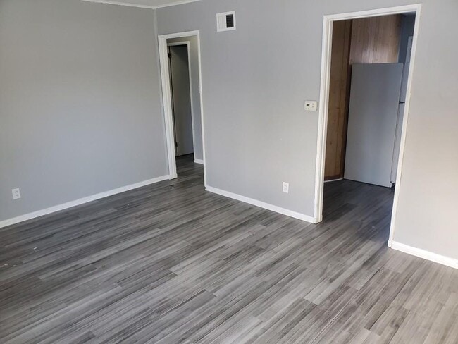 Building Photo - 1725 E Calvert St