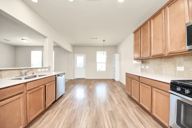 Building Photo - 15802 Sunny Stone Dr