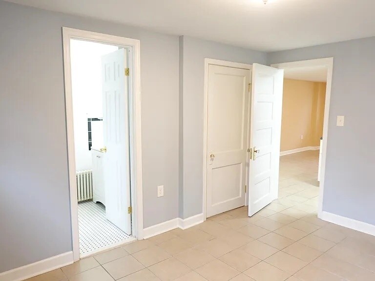 Building Photo - 910 Kennebec Ave