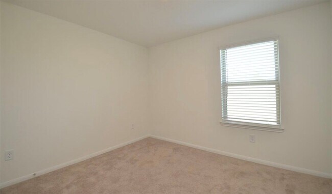 Building Photo - 16412 Big Hickory Dr