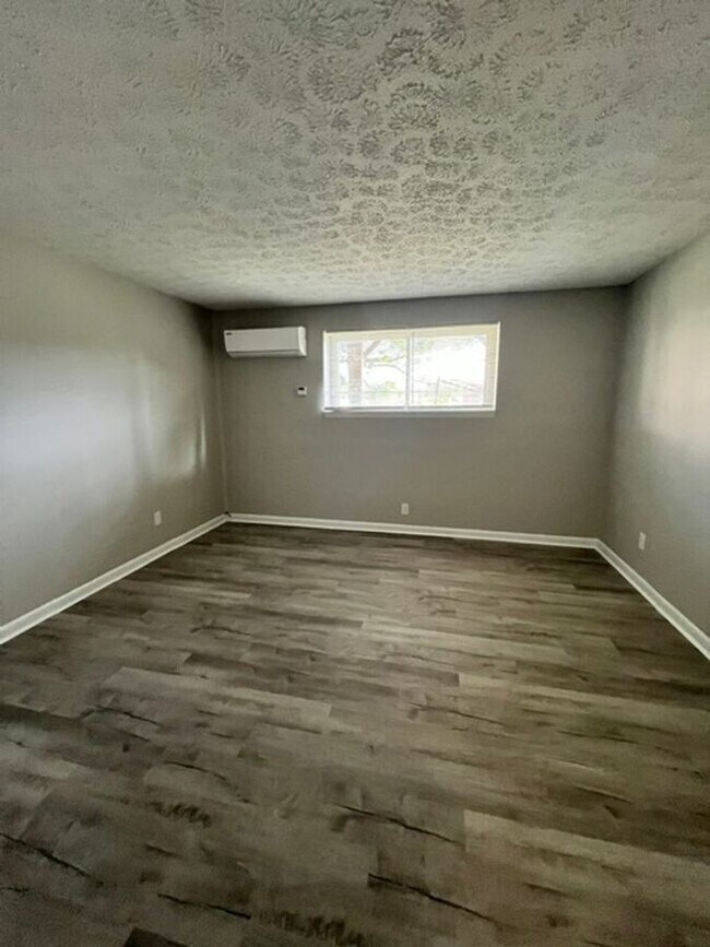 Building Photo - 2082 Fairmont Ct