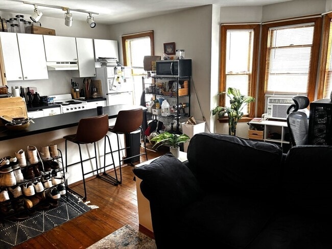 Building Photo - 182 H St