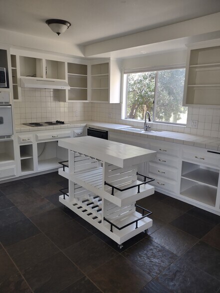 Building Photo - 37850 De Portola Rd