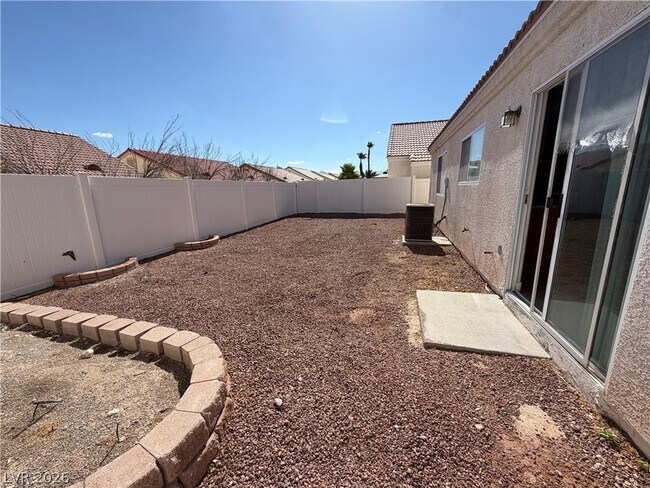 Building Photo - 513 Lava Beds Way