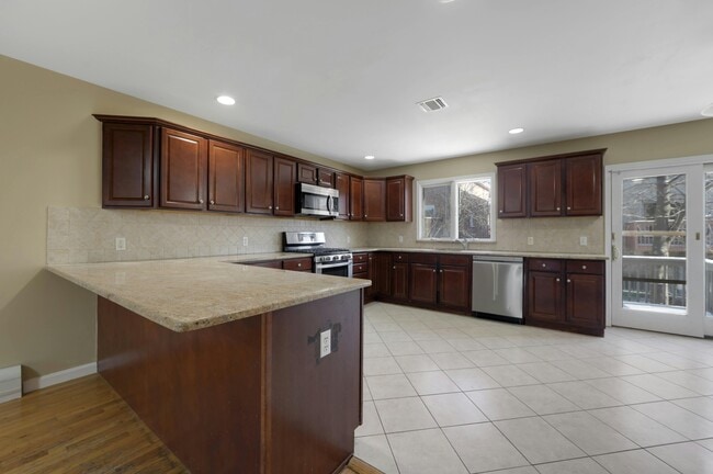 Building Photo - 530A 1st St